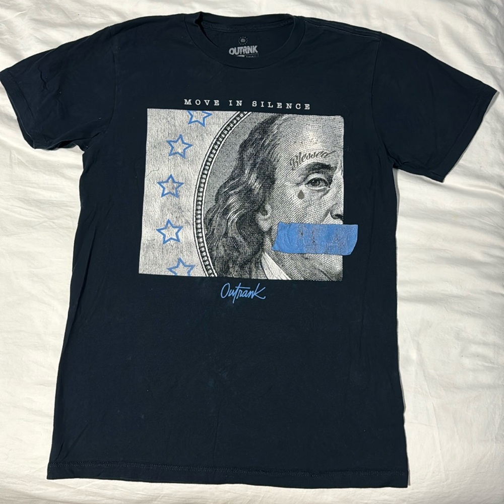 OUTRNK short sleeve tee .